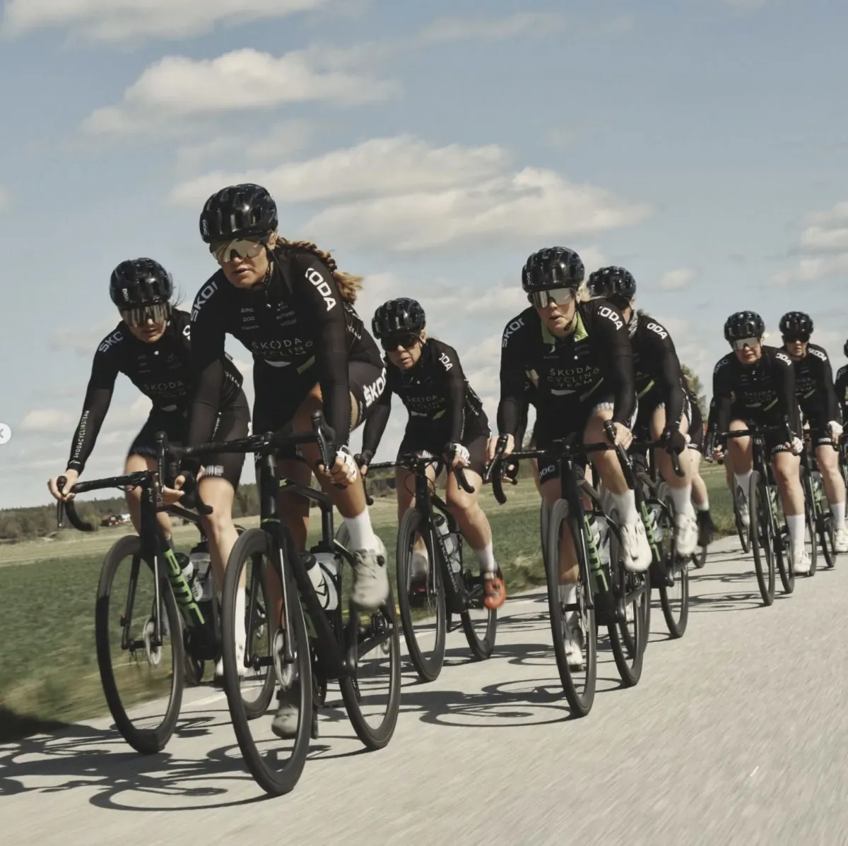 Škoda Cycling Team cyklar i klunga